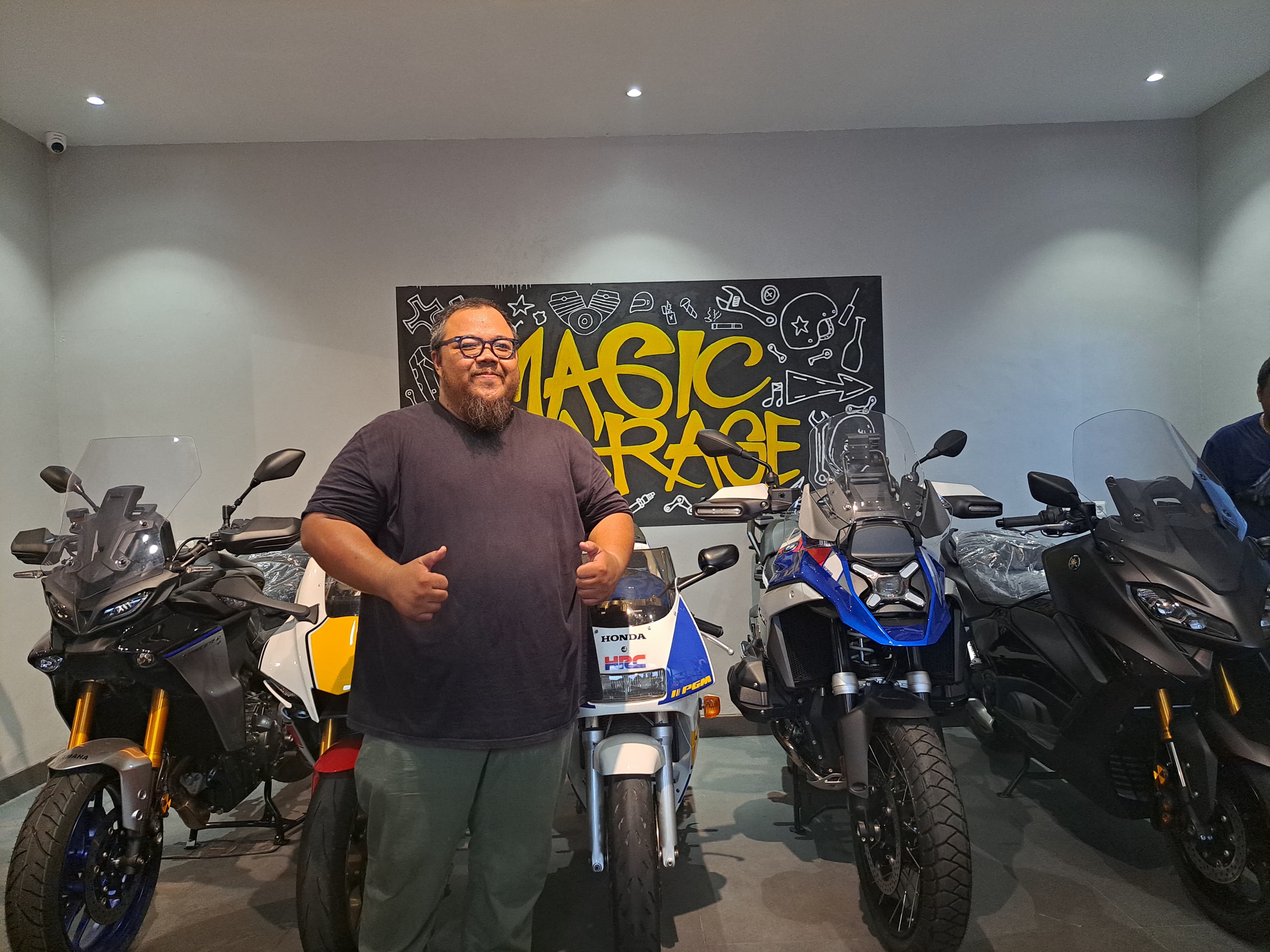 Magic Garage bengkel motor sekaligus tempat nongkrong di Jalan Dadali Tanah Sareal Kota Bogor.