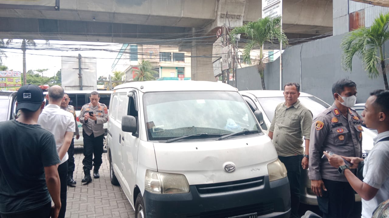 Warga heboh menemukan mayat pria di Jalan Sholis Kota Bogor.