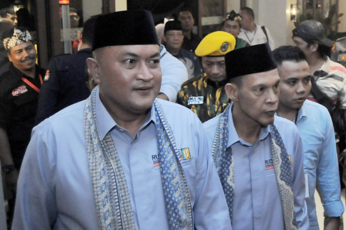 Pasangan Calon Bupati Bogor Rudy Susmanto  - Jaro Ade, jelang pengundian nomor urut, di Puncak, Cisarua, Kabupaten Bogor.
