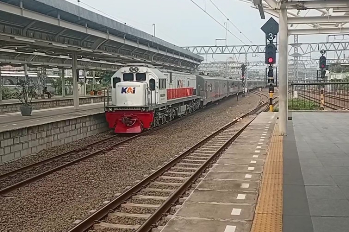 Terjadi&nbsp;perubahan operasional kereta api jarak jauh dengan berhenti di Stasiun Jatinegara.