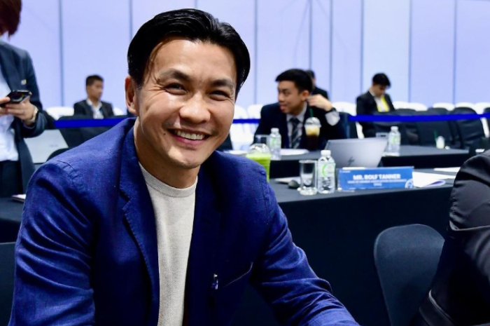 Sinthaweechai Hathairattanakool pelatih Timnas Thailand merupakan mantan kiper Persib Bandung.