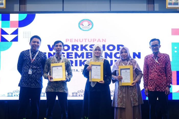 PGSD FAIPG UNIDA saat meraih penghargaan pada ajang&nbsp;Anugerah Perkumpulan Program Studi Pendidikan Guru Sekolah Dasar se-Indonesia