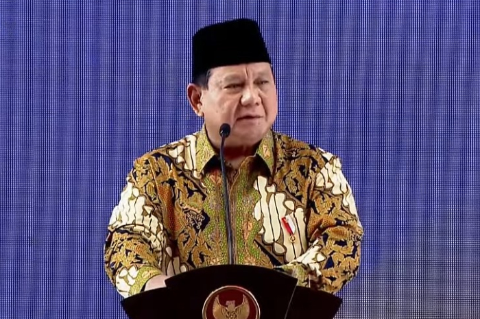 Presiden RI Prabowo Subianto saat pidato di acara Milad ke-112 Muhammadiyah di Kupang, Nusa Tenggara Timur.