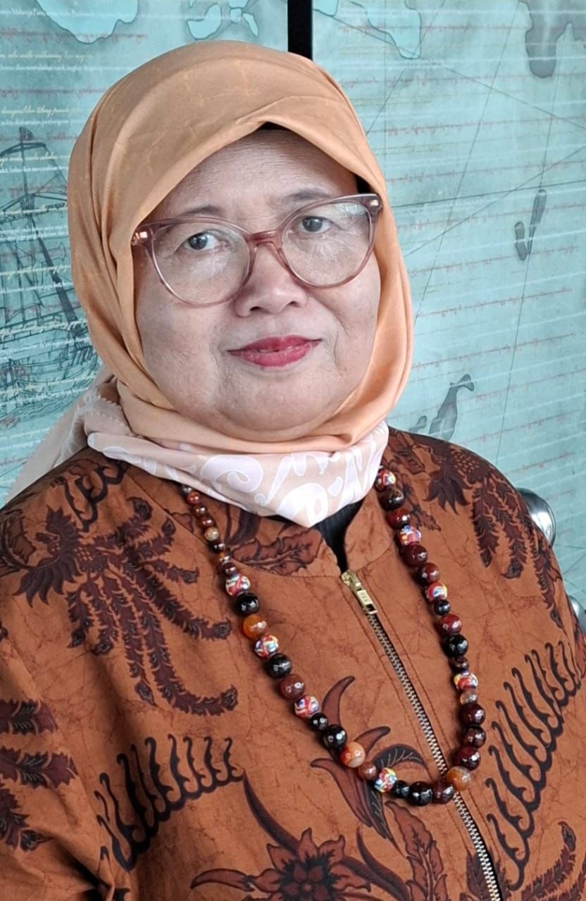 Dr. Henny Suharyati, MA Dekan FISIB Unpak Bogor