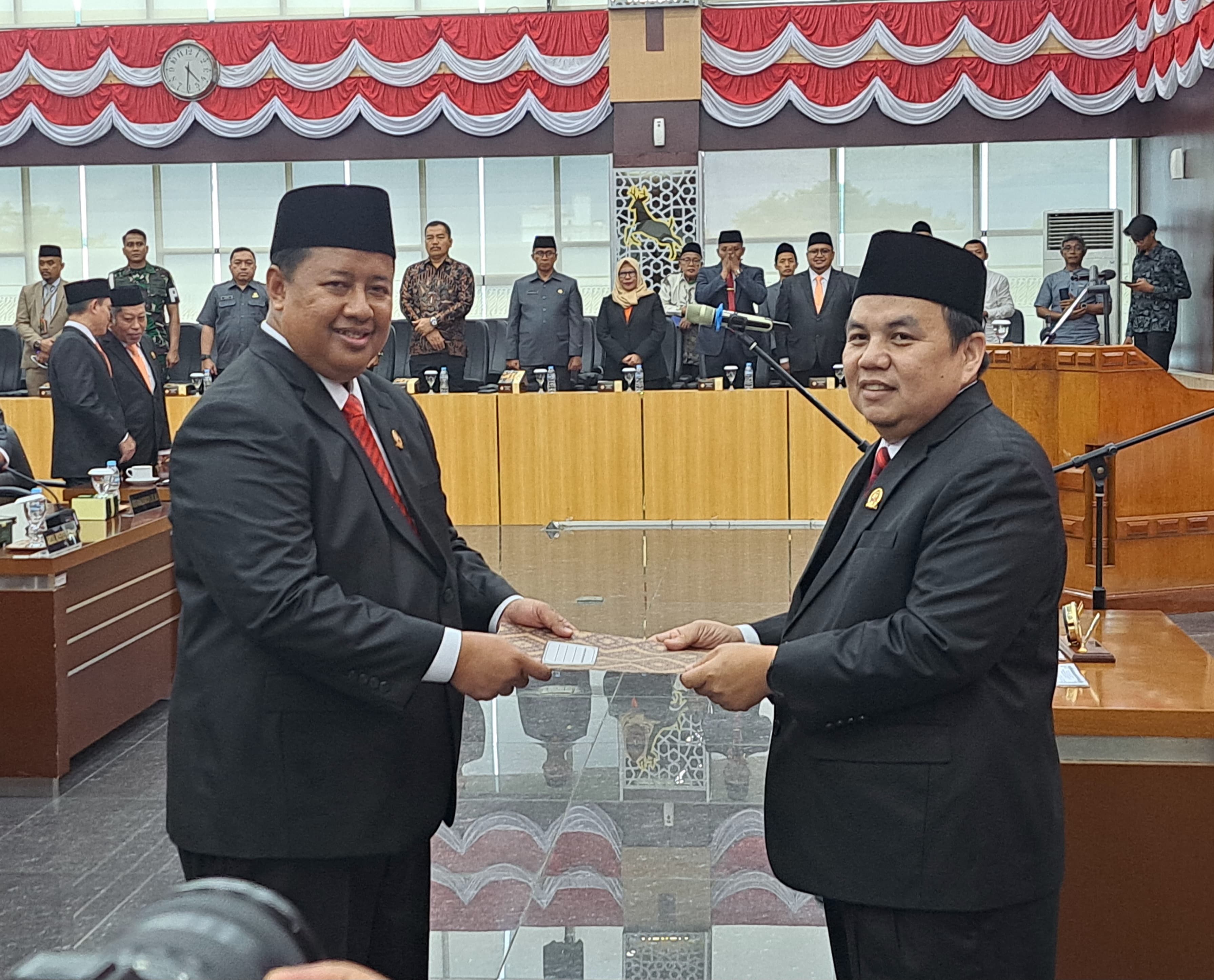 Pelantikan dan pengambilan sumpah Abdul Rosyid jadi anggota DPRD Kota Bogor menggantikan Atang Trisnanto.