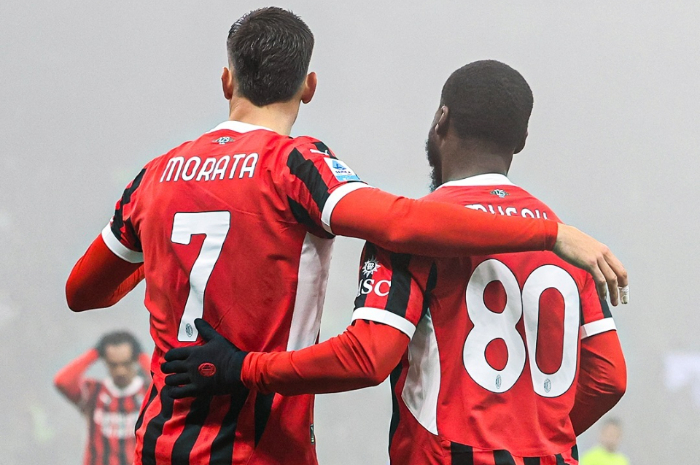 Para pemain AC Milan saat merayakan kemenangan.