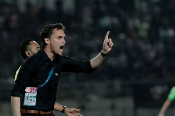 Persebaya unggul dari Arema FC dengan skor 3-2 semakin memuncak di klasemen Liga BRI 1 2024/2025.