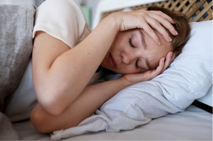 Begini cara memperbaiki jam tidur berantakan yang disarankan oleh dokter.