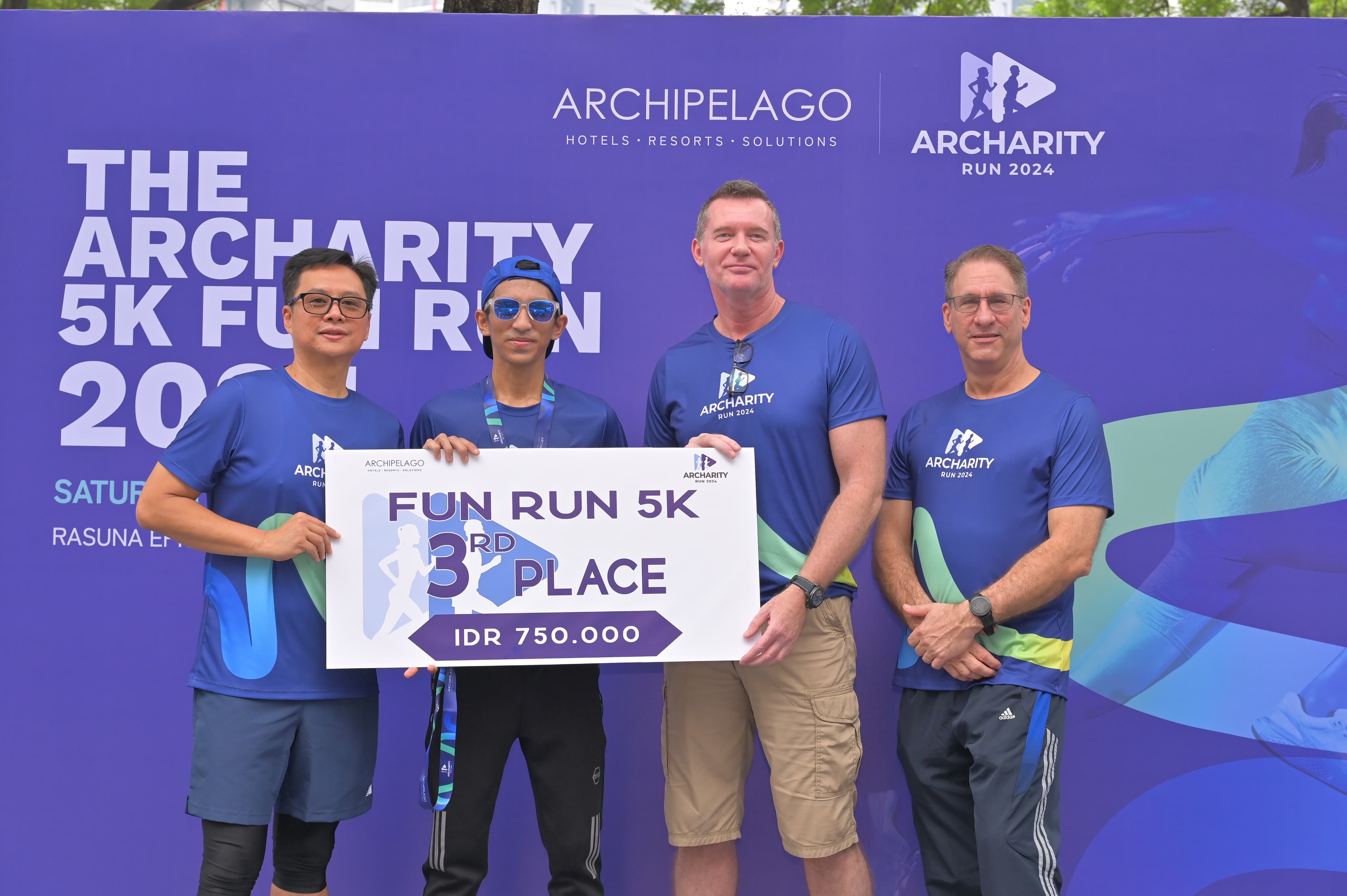 Muhammad Iqbal Ramadhan, perwakilan Favehotel Padjajaran Bogor, berhasil meraih Juara 3 di Archarity Run 2024 pada Sabtu (7/12/2024).