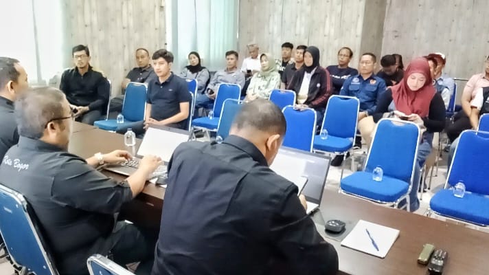 Rakor antara KONI Kota Bogor dengan pengurus cabang olahraga di ruang rapat II gedung KONI Kota Bogor, Minggu (8/12/2024).