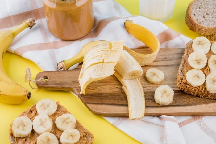 Siapa sangka manfaat masker pisang untuk perawatan kulit wajah bisa sebanyak ini! Coba resep alami simple berikut untuk wajah glowing maksimal.