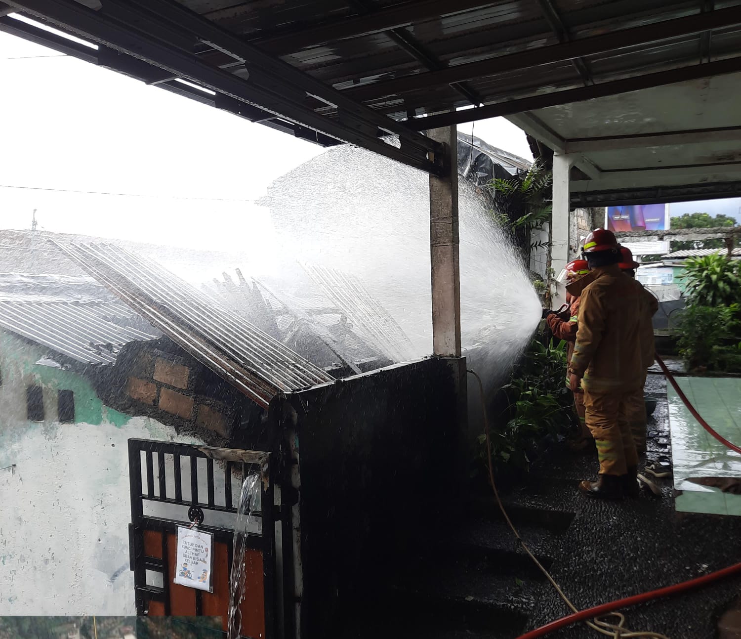Salah satu warung makan di Ciawi Bogor kebakaran.