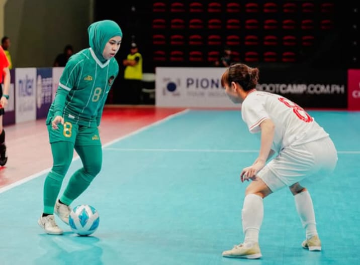Aksi pemain timnas putri Indonesia, DheaFebrina  dalam AFF Women Futsal 2024.