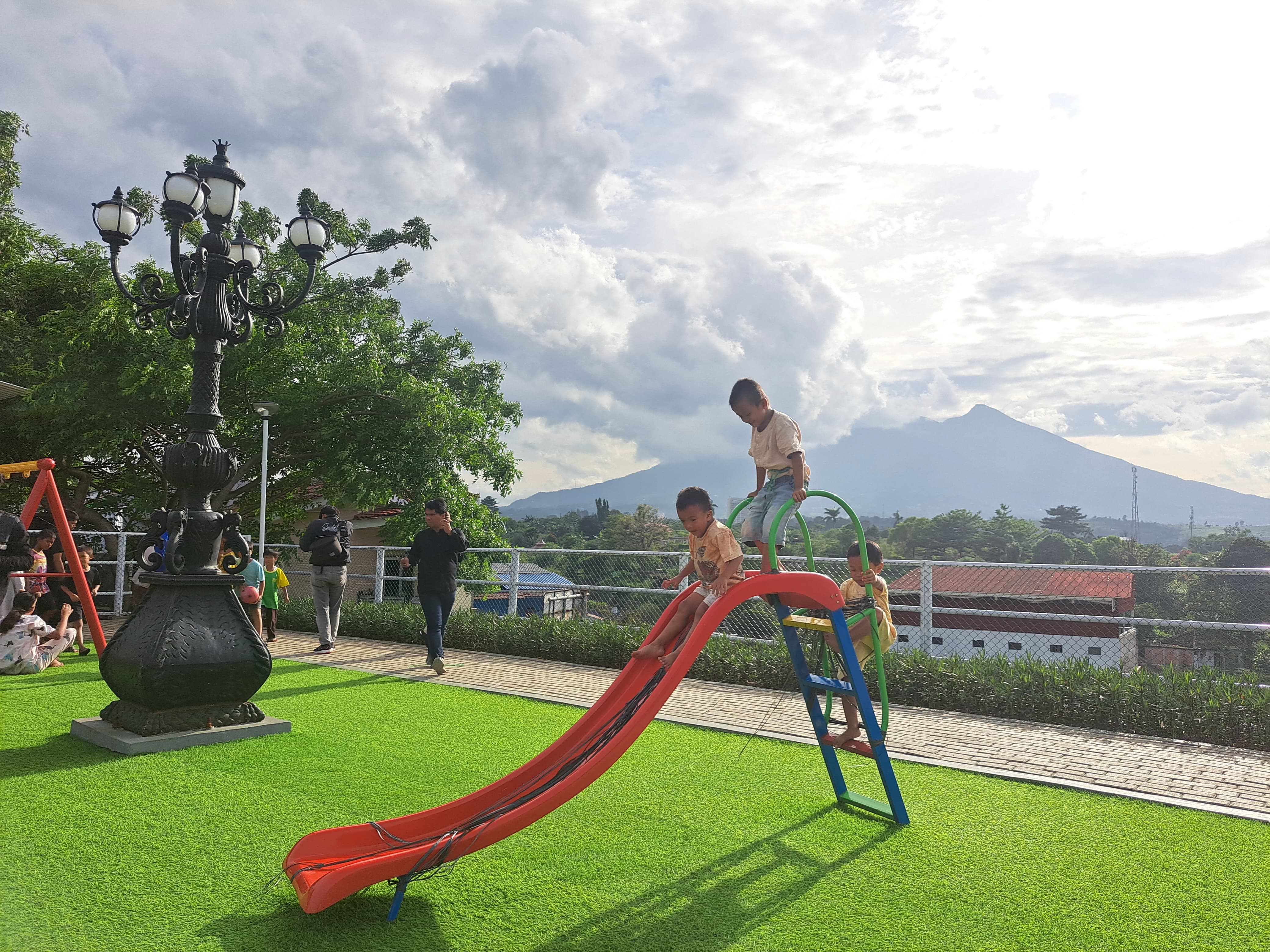 Taman Genteng di Kelurahan Genteng, Kecamatan Bogor Selatan, Kota Bogor.