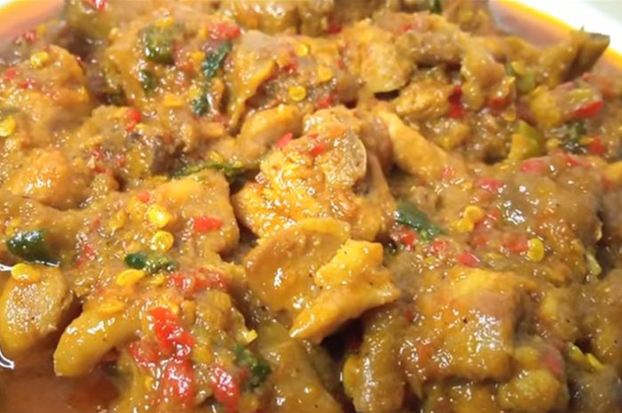 Resep rica-rica ayam pedas manis bisa untuk menu ide makan siang.