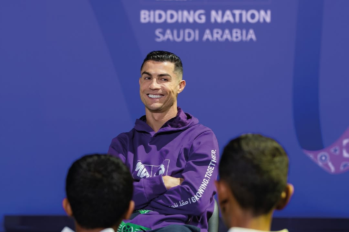 Cristiano Ronaldo bisa jadi orang pertama&nbsp;jadi duta Piala Dunia.