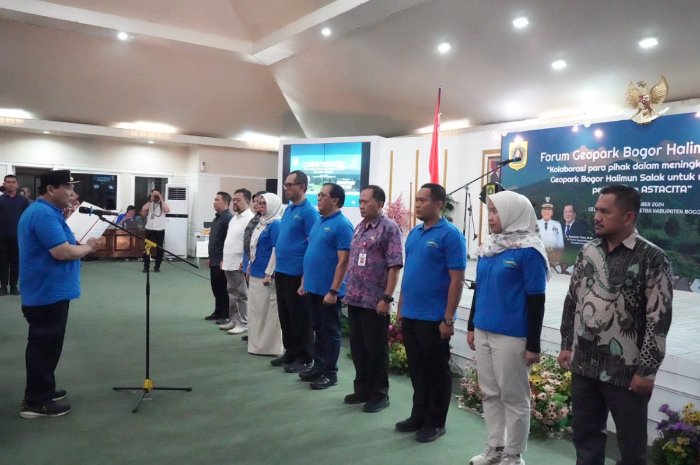 Pengukuhan Badan Pengurus Geopark Bogor Halimun Salak untuk periode 2024&ndash;2029 di Gedung Serbaguna I Setda, pada Kamis (12/12/2024).