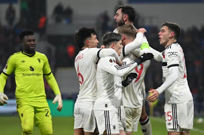 Selebrasi pemain Manchester United usai menjebol gawang Viktoria Plzen