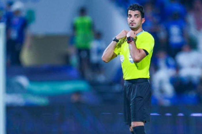 Wasit asal Arab Saudi, Abdullah Al Shehri memimpin laga Vietnam vs Indonesia.