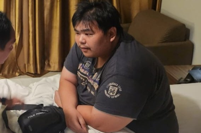 Foto George Sugama Halim, anak bos toko roti penganiaya karyawannya saat ditangkap petugas di Sukabumi.