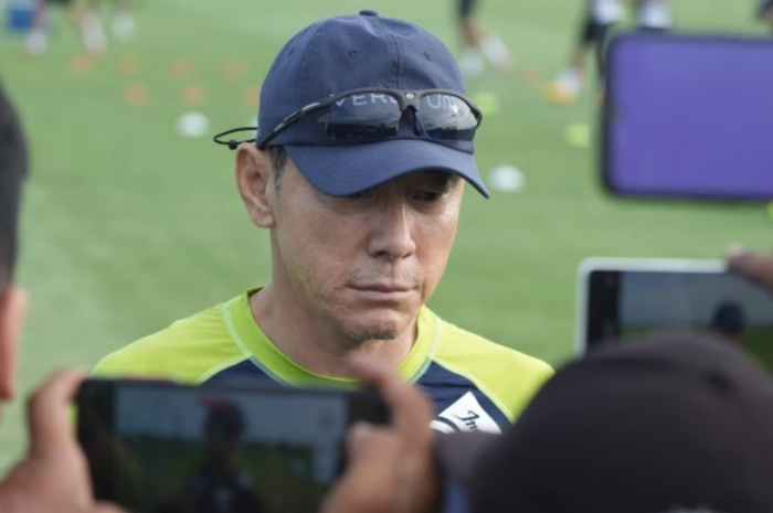 Pelatih Shin Tae-yong saat melatih Timnas Indonesia U-22 jelang lawan Vietnam.