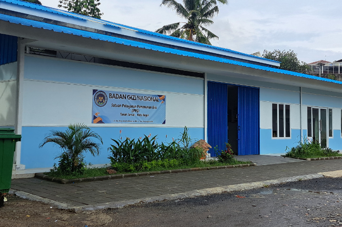 Dapur Makan Bergizi Gratis ini berlokasi di Kelurahan Kedungbadak, Kecamatan Tanah Sareal.