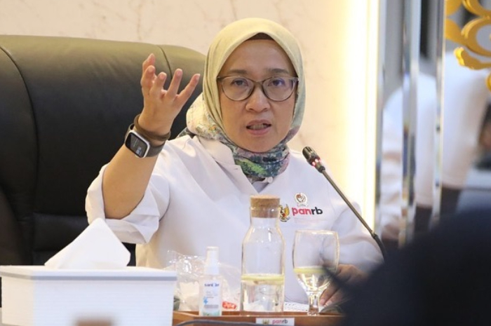 Men PAN-RB, Rini Widyantini saat memberikan arahan.