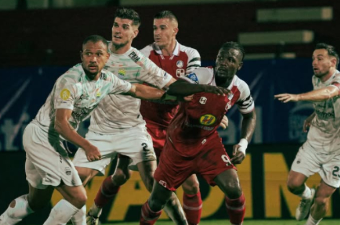 Barito Putera vs Persib Bandung bertanding dalam pekan ke-15 Liga 1 di Stadion Sultan Agung Bantul, Yogyakarta, Rabu (18/12/2024) malam.
