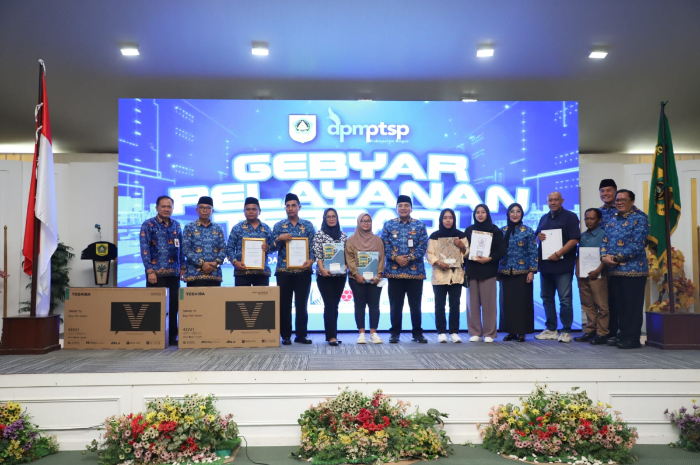 Gebyar Pelayanan Terpadu UMK Pemerintah Provinsi Jawa Barat yang dilaksanakan secara online di Gedung Serbaguna I Setda Selasa (17/12/2024).