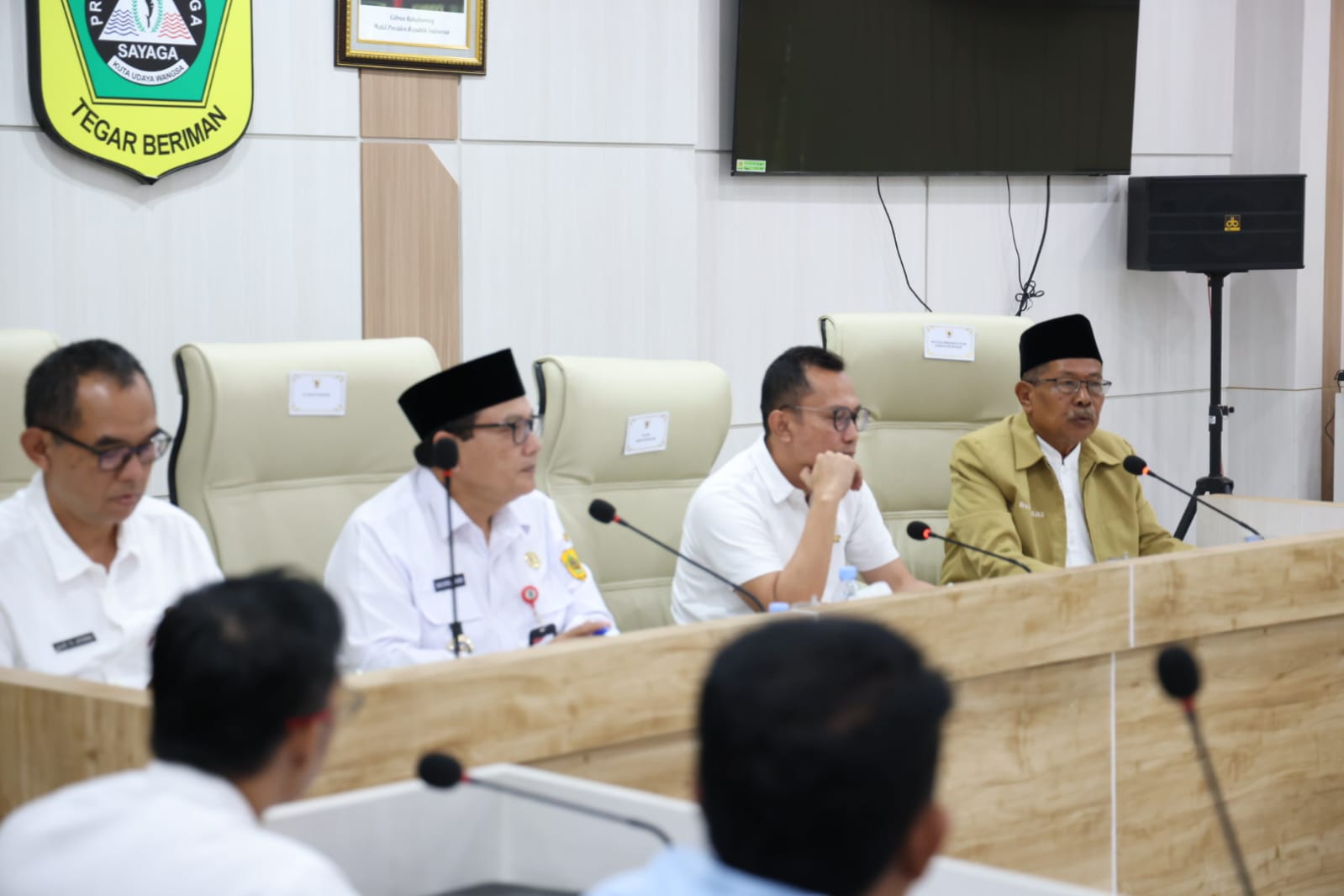 Pemkab Bogor saat melakukan mediasi bersama FKUB terkait polemik rumah dijadikan tempat ibadah perayaan Natal.
