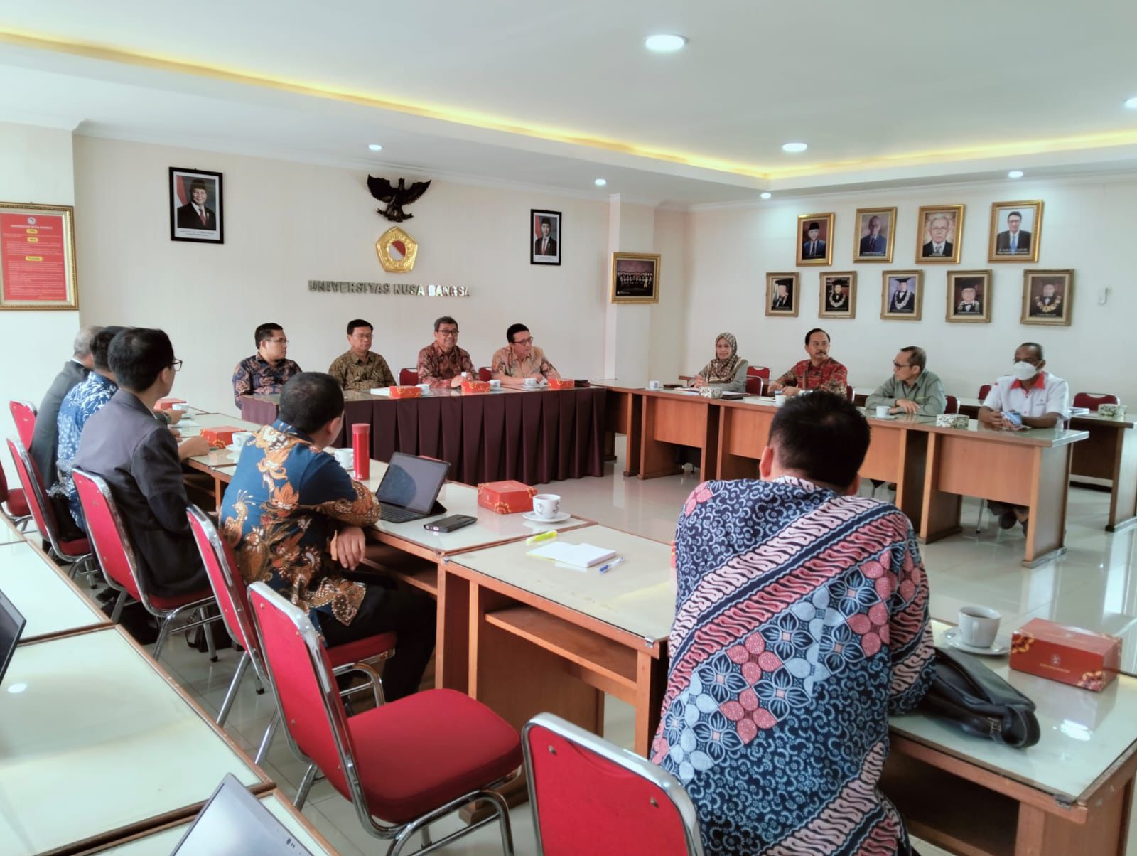 Pertemuan para pemangku kebijakan untuk membicarakan kerja sama ekspansi Uhamka di UNB Bogor.