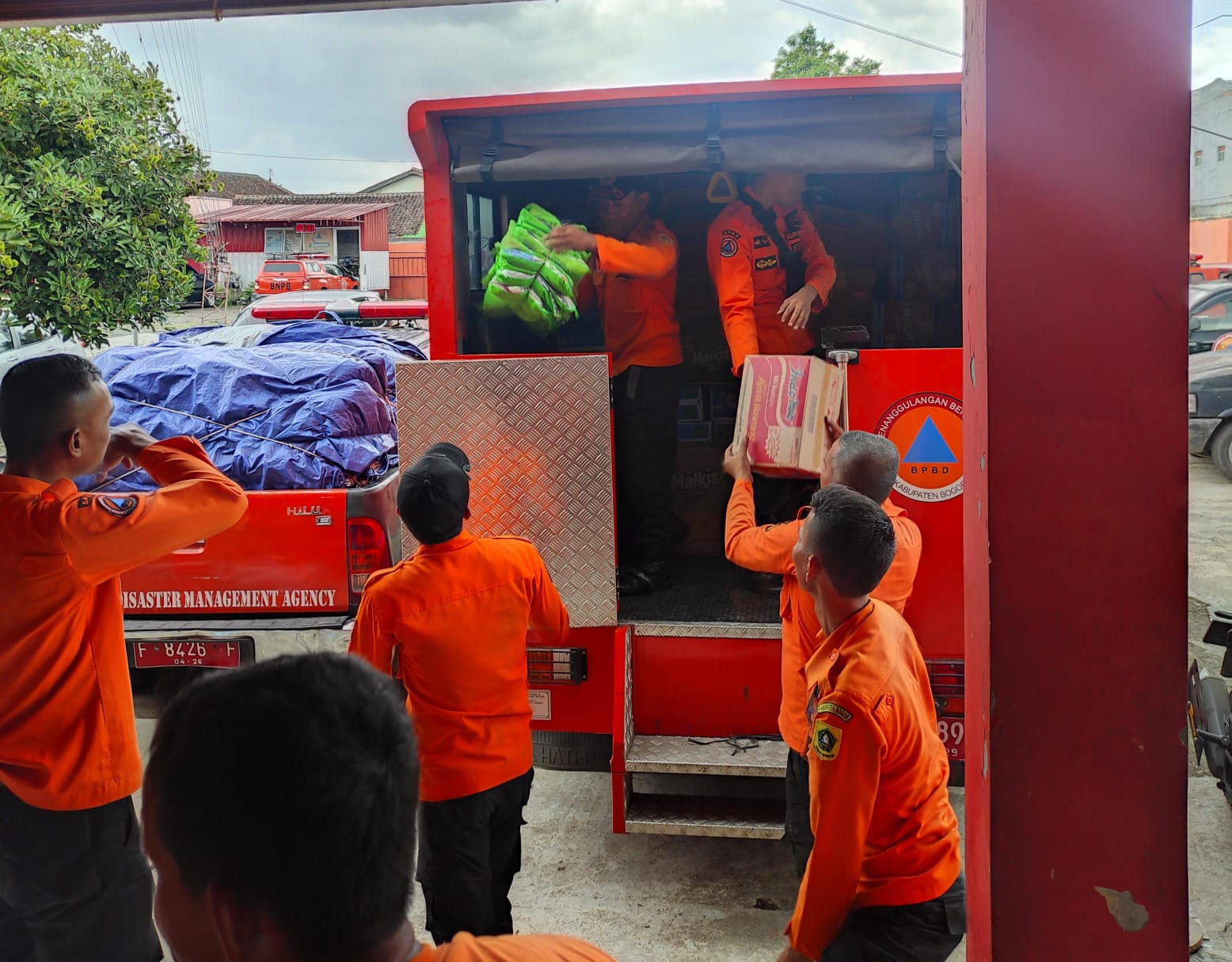 BPBD Kabupaten Bogor salurkan bantuan untuk korban bencana alam di Cianjur.