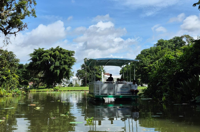Wahana baru Perahu Cinta Raffles di Kebun Raya Bogor.