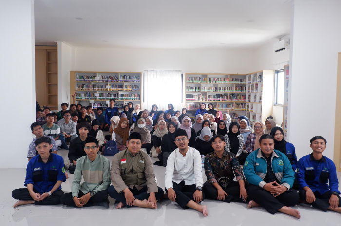 Pengurus HIMA MBS dan Civitas Akademik IUQI Bogor saat launching program MBS Agency.
