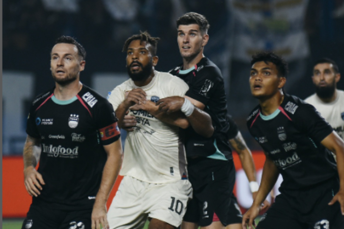 Persib Bandung vs Persita Tangerang dalam lanjutan pekan ke-16 Liga 1 2024/2025.