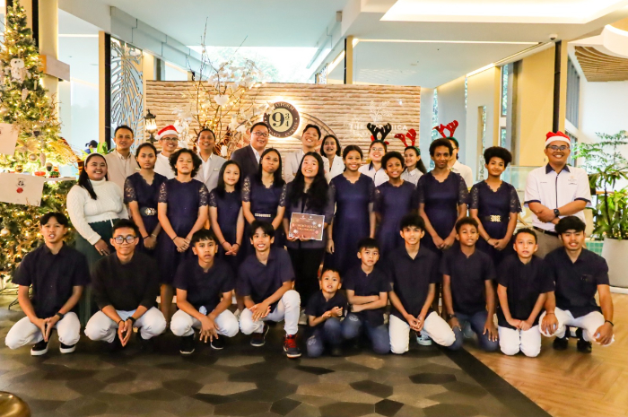 Anak-anak dari Yayasan Bukit Karmel Bogor mendapatkan kado spesial dari The Botanica Sanctuary.