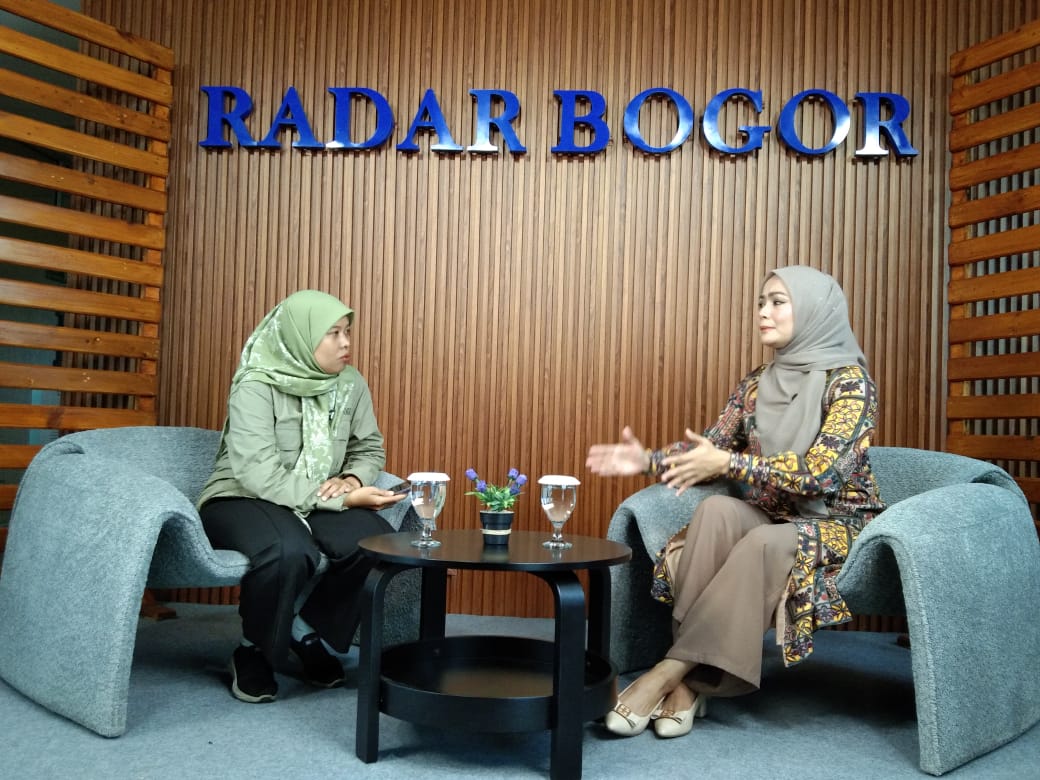 Istri Wamendagri Bima Arya, Yane Ardian saat podcast di Radar Bogor soal bonding dengan anak.