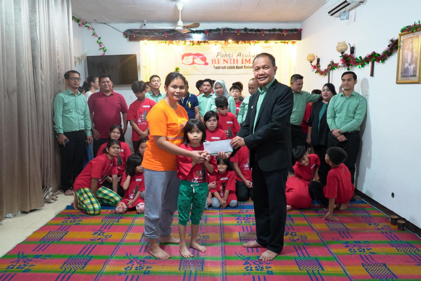 Berbagi Kebahagiaan di Momen Natal, Lorin Hotel Sentul Bogor Santuni Anak-anak Panti Asuhan Benih Iman Ciawi