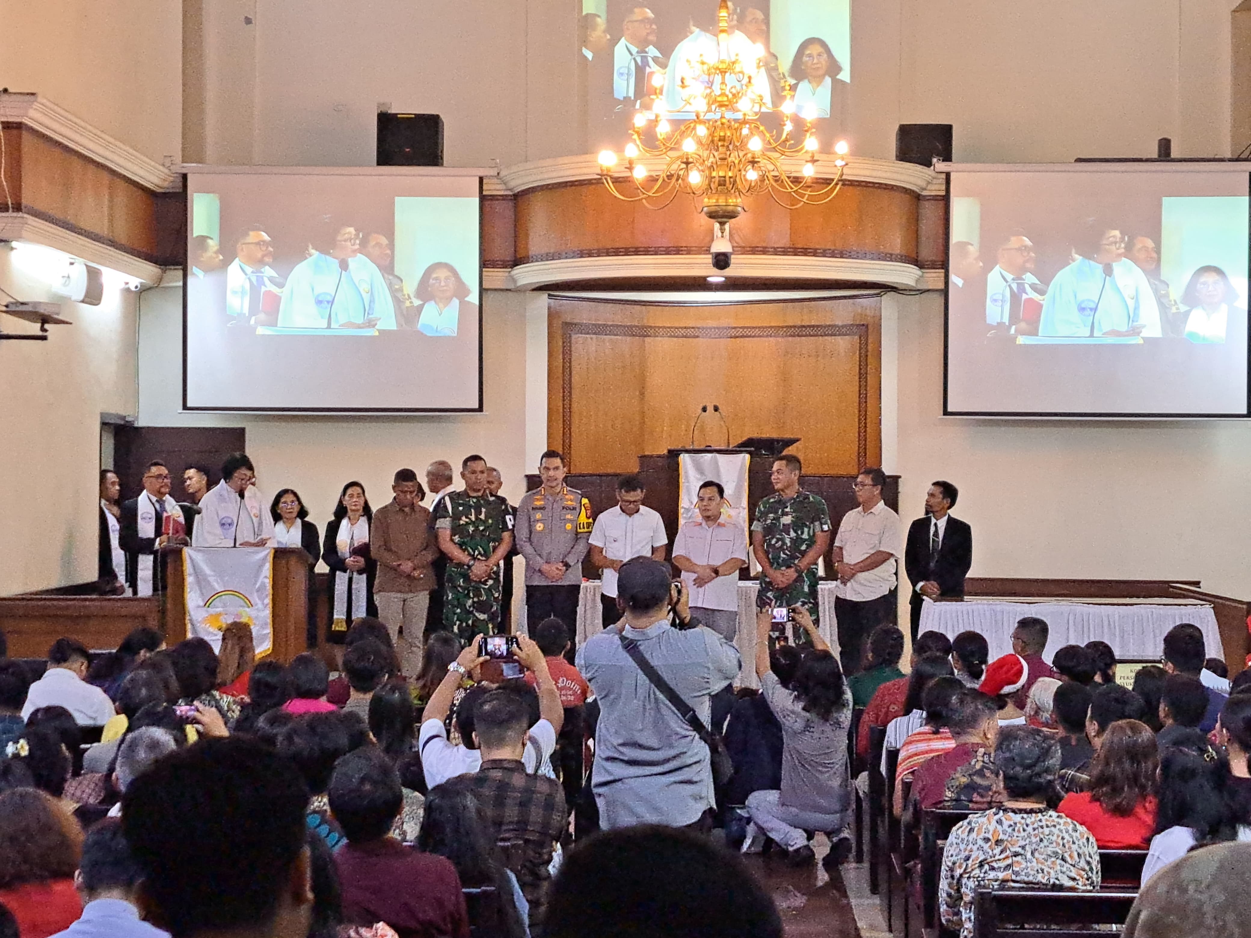 Forkopimda Kota Bogor saat menyambangi 5 Gereja di Misa Malam Natal, Gaungkan Pesan Bhineka Tunggal Ika