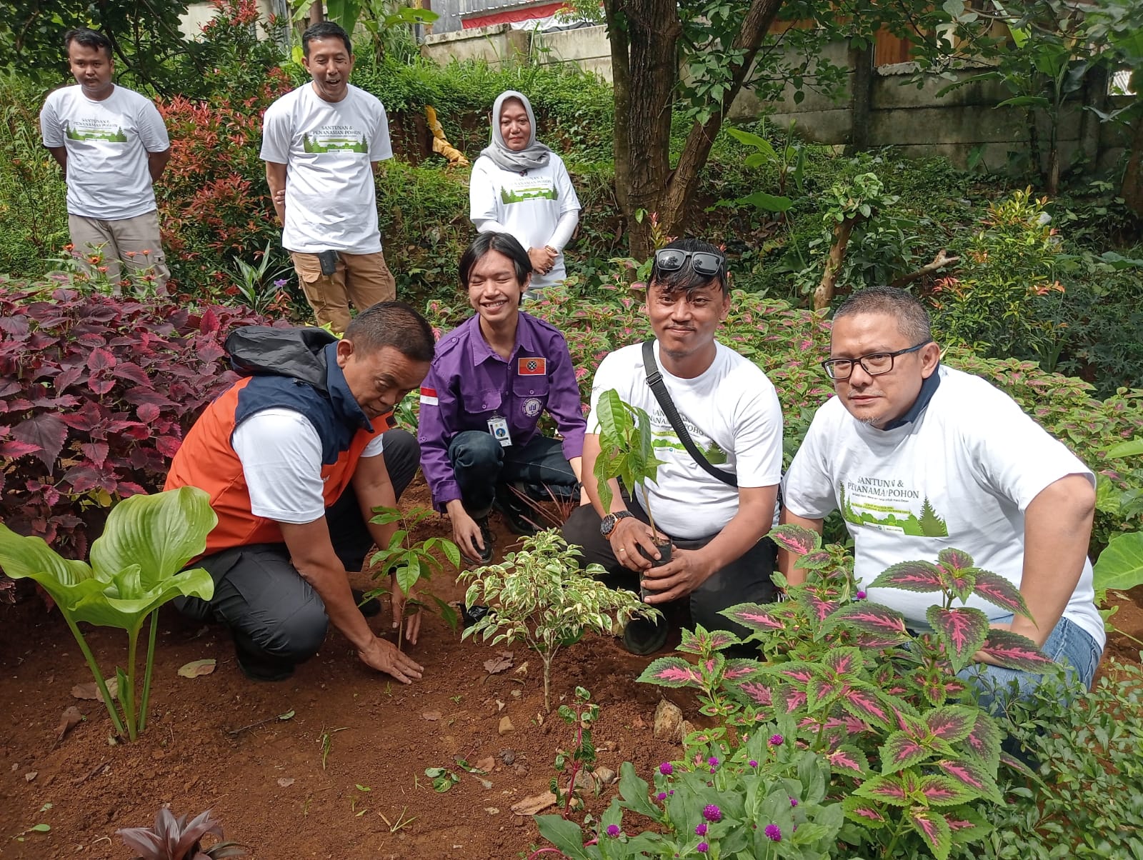 Komunitas Pemuda Peduli (KKP) Kota Bogor menggelar aksi penanaman pohon di Taman Kiwari, Kelurahan Sindangrasa, Kecamatan Bogor Selatan pada Jumat (27/12/2024).