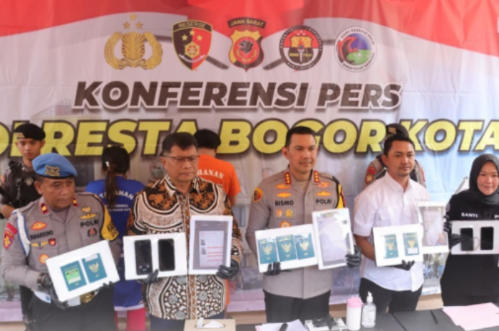Kapolresta Bogor Kota Polda Jabar, Kombes Bismo Teguh Prakoso saat konferensi pers terkait ungkap kasus Tindak Pidana Perdagangan Orang (TPPO)
