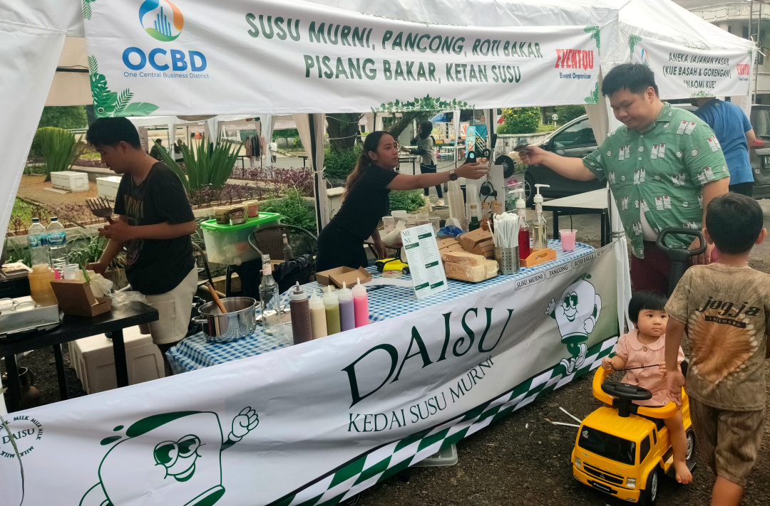 Salah satu stand di OCBD Street Food Festival kawasan OCBD di Jalan Kaum Sari, Cibuluh, Bogor Utara, Kota Bogor.