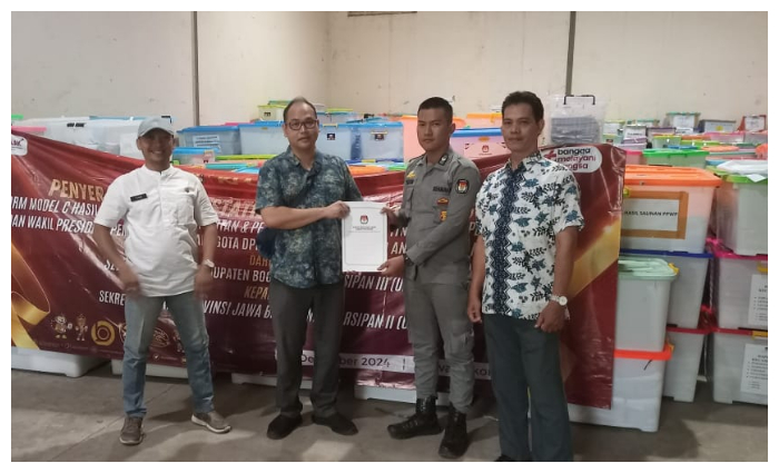 KPU Kabupaten Bogor menyerahkan lembar arsip salinan C hasil dari penyelenggaraan pemilu tahun 2024 ke KPU Jabar.