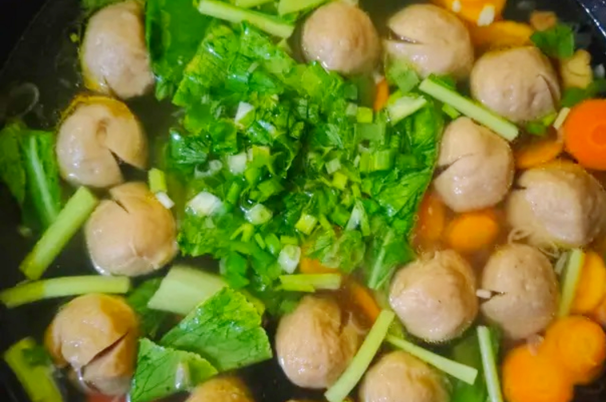 Resep Sop Bakso, ide masakan rumahan.