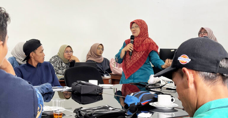 Pelatihan budi daya lebah madu oleh IPB University.