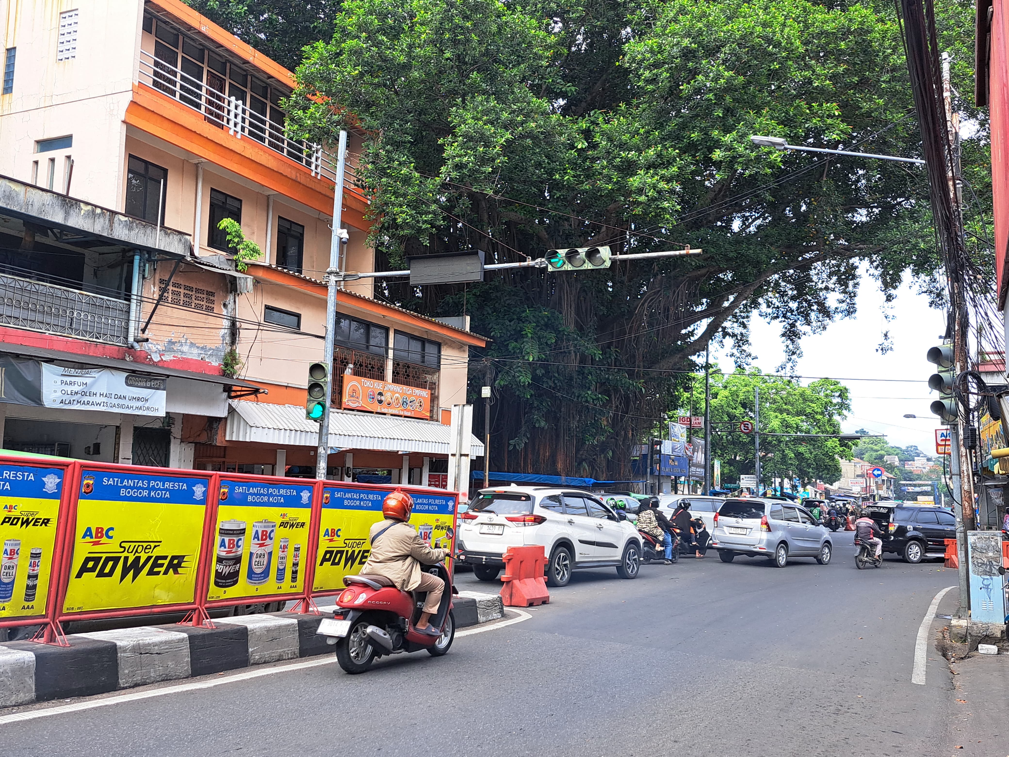 Simpang Empang, Kecamatan Bogor Selatan.