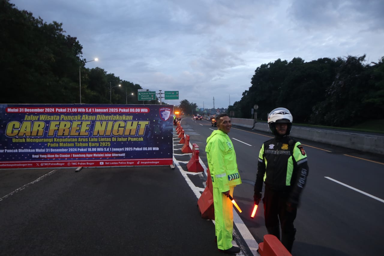 Car free night diberlakukan ke Kawasan Puncak Bogor di malam pergantian tahun.