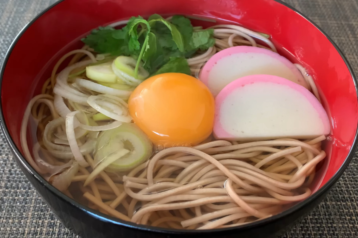 Toshikoshi Soba, tradisi makan mi soba saat malam tahun baru di Jepang.