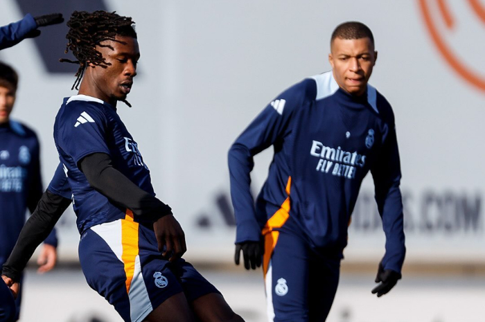 Para pemain Real Madrid saat berlatih sebelum bertanding.