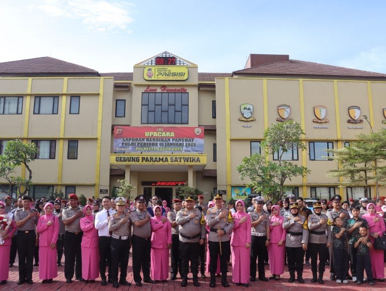 Upacara kenaikan pangkat personil Polresta Bogor Kota.